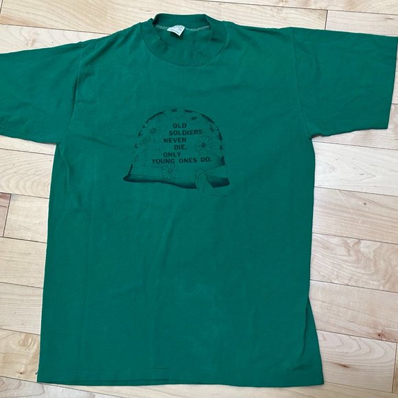 VTG RARE! Old Soldiers Never Die, Only Young Ones Do AntiWar T-Shirt Tee Size L - Picture 6 of 12